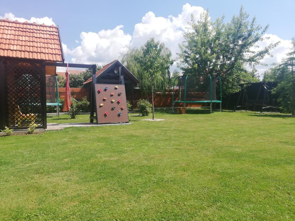 Penzion Kozak B&B Sebedrazie Exterior photo